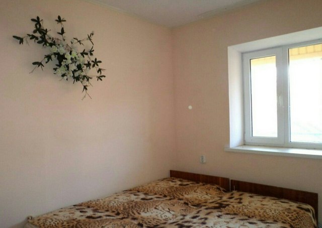 Продатся Гостевой Дом 2этажа кирпич 180 м2 участок 10 соток